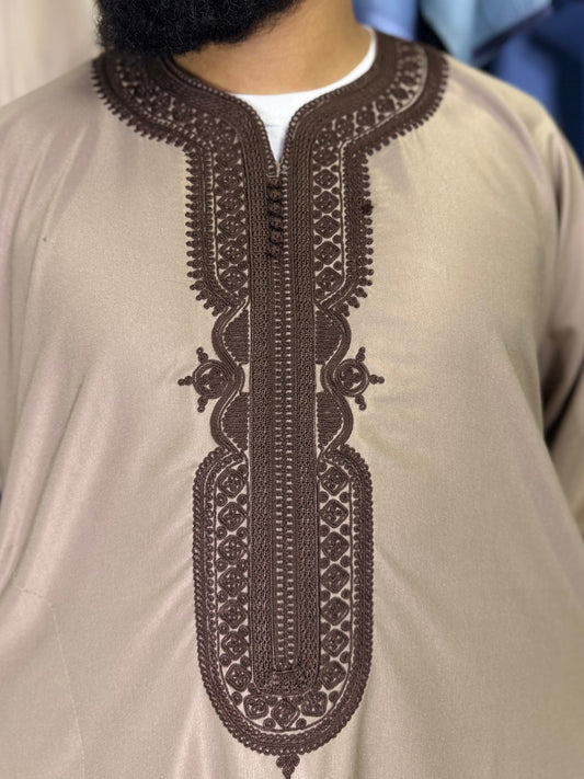 Marokkanische Gandoura-Braun